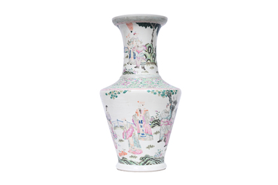 Vase en porcelaine de Chine famille rose &agrave; sujet narratif, 19&egrave;me si&egrave;cle