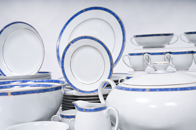 Grande service de type 'Oc&eacute;ana Bleu' en porcelaine polychrome et dor&eacute;, Christofle, France, 20&egrave;me si&egrave;cle