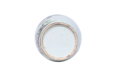 Vase en porcelaine de Chine qianjiang cai &agrave; d&eacute;cor de lettr&eacute;s dans un for&ecirc;t de bambou, 19&egrave;me/20&egrave;me si&egrave;cle