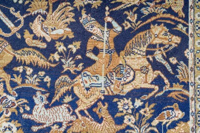 Trois tapis pakistanais &agrave; d&eacute;cor floral et de sc&egrave;nes de chasse, laine sur coton, 20&egrave;me si&egrave;cle