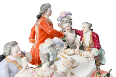 Groupe en porcelaine polychrome repr&eacute;sentant une compagnie de table distingu&eacute;e, Allemagne, 19&egrave;me si&egrave;cle