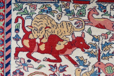 Trois tapis pakistanais &agrave; d&eacute;cor floral et de sc&egrave;nes de chasse, laine sur coton, 20&egrave;me si&egrave;cle