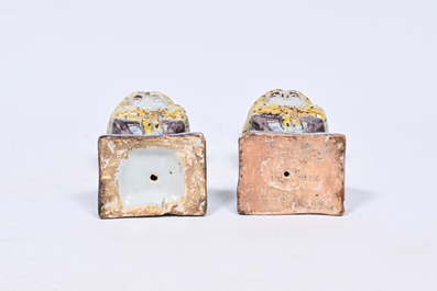 Paire de bustes en fa&iuml;ence polychrome, Nord de la France, 18&egrave;me si&egrave;cle