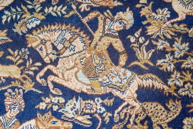 Trois tapis pakistanais &agrave; d&eacute;cor floral et de sc&egrave;nes de chasse, laine sur coton, 20&egrave;me si&egrave;cle