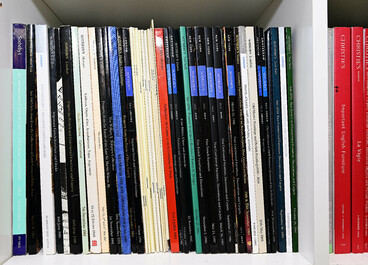 An interesting and extensive collection of auction catalogues on mainly European decorative art, 20th C.