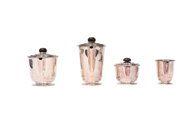 Service &agrave; caf&eacute; et &agrave; th&eacute; de quatre pi&egrave;ces en m&eacute;tal argent&eacute; aux montures en bois, France, 20&egrave;me si&egrave;cle