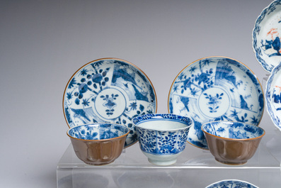 Belle collection de tasses et soucoupes en porcelaine de Chine bleu, blanc et de style Imari, Kangxi et post&eacute;rieur