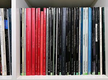 An interesting and extensive collection of auction catalogues on mainly European decorative art, 20th C.