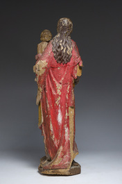 Importante Vierge &agrave; l'Enfant en bois sculpt&eacute; et polychrom&eacute;, 16&egrave;me/17&egrave;me si&egrave;cle