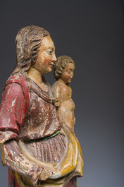 Importante Vierge &agrave; l'Enfant en bois sculpt&eacute; et polychrom&eacute;, 16&egrave;me/17&egrave;me si&egrave;cle