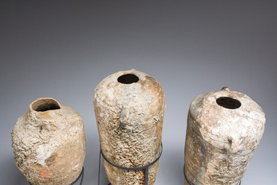 Trois amphores &agrave; huile en terre cuite, &eacute;poque romaine, 1er-3&egrave;me si&egrave;cle