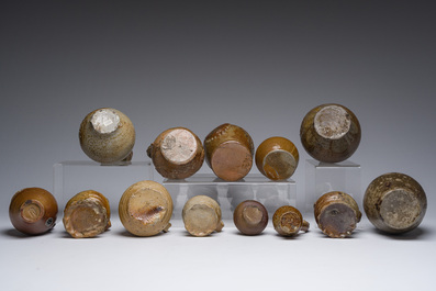 Collection vari&eacute;e de verseuses en gr&egrave;s, Belgique du Sud et Allemagne, 16&egrave;me si&egrave;cle et post&eacute;rieur