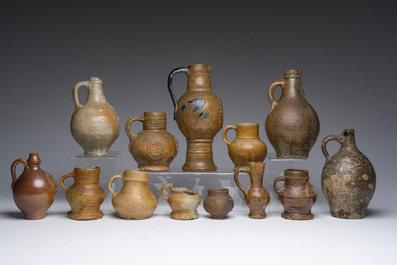 Collection vari&eacute;e de verseuses en gr&egrave;s, Belgique du Sud et Allemagne, 16&egrave;me si&egrave;cle et post&eacute;rieur