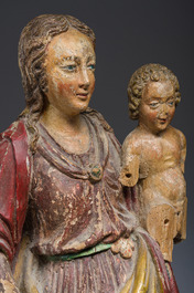 Importante Vierge &agrave; l'Enfant en bois sculpt&eacute; et polychrom&eacute;, 16&egrave;me/17&egrave;me si&egrave;cle