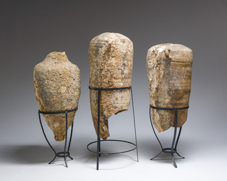 Trois amphores &agrave; huile en terre cuite, &eacute;poque romaine, 1er-3&egrave;me si&egrave;cle