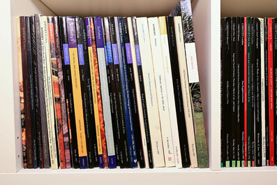 An interesting and extensive collection of auction catalogues on mainly European decorative art, 20th C.