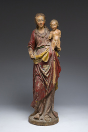 Importante Vierge &agrave; l'Enfant en bois sculpt&eacute; et polychrom&eacute;, 16&egrave;me/17&egrave;me si&egrave;cle