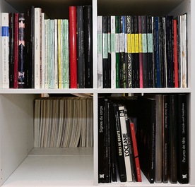 An interesting and extensive collection of auction catalogues on mainly European decorative art, 20th C.