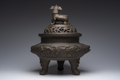 Important br&ucirc;le-parfum tripode &agrave; couvercle ajour&eacute; en bronze, Chine, 19&egrave;me si&egrave;cle