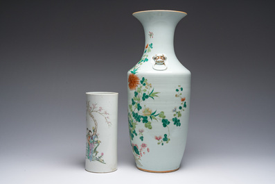 Un vase et un porte-chapeaux en porcelaine de Chine famille rose, 19&egrave;me/20&egrave;me si&egrave;cle