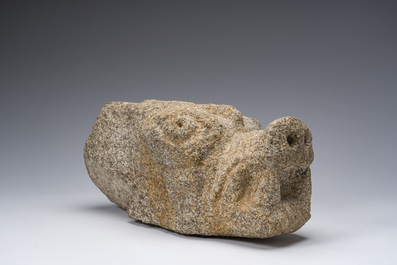 Mod&egrave;le d'un animal mythique en granite, Bretagne, 16&egrave;me si&egrave;cle