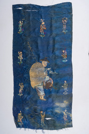 Tissu en soie brod&eacute;e &agrave; d&eacute;cor d'immortels, Chine, 19&egrave;me si&egrave;cle