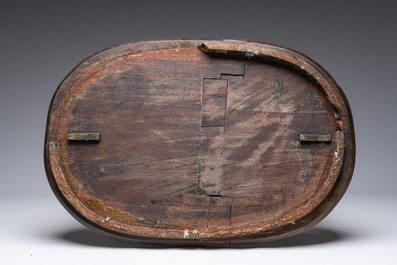 Gong en &eacute;maux cloisonn&eacute;s dans son support en bois sculpt&eacute;, Chine, 19&egrave;me/20&egrave;me si&egrave;cle