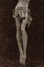 Christ en bois sculpt&eacute; et patin&eacute;, Flandres, 17&egrave;me si&egrave;cle