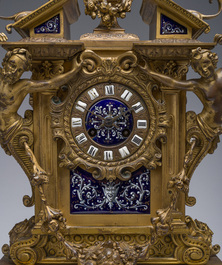 Pendule de chemin&eacute;e en bronze dor&eacute; surmont&eacute;e d'un buste de dame et d&eacute;cor&eacute;e par des plaques d'&eacute;mail &agrave; mascarons, France, 19&egrave;me si&egrave;cle