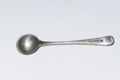 Collection vari&eacute;e d'objets de table en m&eacute;tal argent&eacute; et argent, origines diverses, 19&egrave;me/20&egrave;me si&egrave;cle