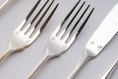 M&eacute;nag&egrave;re de 93 pi&egrave;ces dans la cassette d'origine, mod&egrave;le Perles, Christofle, France, 20&egrave;me si&egrave;cle