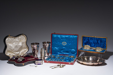 Collection vari&eacute;e d'objets de table en m&eacute;tal argent&eacute; et argent, origines diverses, 19&egrave;me/20&egrave;me si&egrave;cle