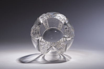 Auguste Houillon (1885-1954): Vase Art D&eacute;co en cristal fini au burin, France, Nancy, deuxi&egrave;me quart du 20&egrave;me si&egrave;cle