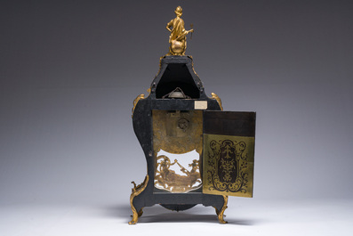 Importante pendule de style Louis XV sur console, France, 19&egrave;me si&egrave;cle