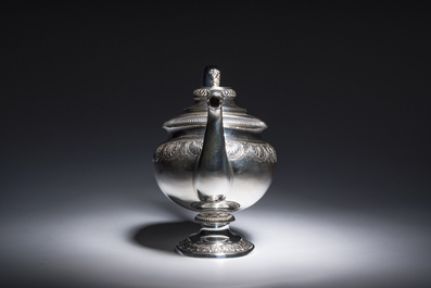 Belle th&eacute;i&egrave;re Empire en argent couronn&eacute;e d'un lion, poin&ccedil;on de ma&icirc;tre Jens Jensen, Copenhague, Danemark, dat&eacute; 1839