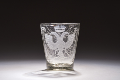 Coupe en verre grav&eacute; &agrave; d&eacute;cor floral et aigle &agrave; deux t&ecirc;tes, Allemagne, Potsdam, fin du 17&egrave;me si&egrave;cle