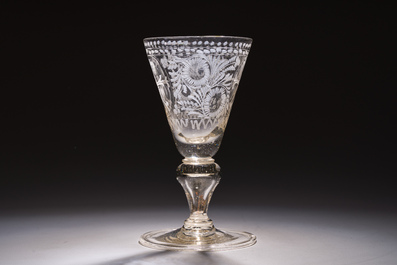 Verre balustre &agrave; d&eacute;cor floral grav&eacute;, Allemagne, Potsdam, fin du 17&egrave;me si&egrave;cle