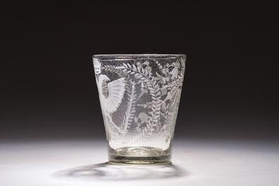 Coupe en verre grav&eacute; &agrave; d&eacute;cor floral et aigle &agrave; deux t&ecirc;tes, Allemagne, Potsdam, fin du 17&egrave;me si&egrave;cle