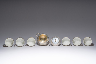 Six tasses en porcelaine de Limoges aux montures et soucoupes en argent et sucrier assorti, Delheid, 800/000, France et Belgique, 20&egrave;me si&egrave;cle