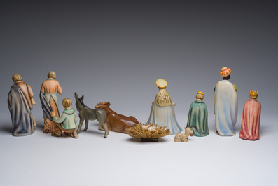 Cr&egrave;che de No&euml;l de type Hummel en biscuit &agrave; d&eacute;cor polychrome en dix pi&egrave;ces, Goebel, Allemagne, dat&eacute; 1951