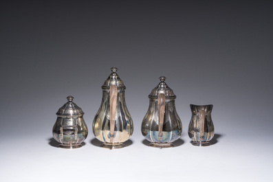 Service &agrave; caf&eacute; et &agrave; th&eacute; de cinq pi&egrave;ces en argent richement d&eacute;cor&eacute;, poin&ccedil;on de ma&icirc;tre Delheid, Belgique, 19&egrave;me/20&egrave;me si&egrave;cle