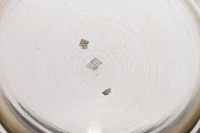 Six tasses en porcelaine de Limoges aux montures et soucoupes en argent et sucrier assorti, Delheid, 800/000, France et Belgique, 20&egrave;me si&egrave;cle