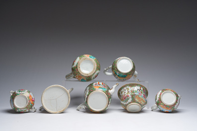 Collection vari&eacute;e de cruches, et de pots couverts en porcelaine de Chine famille rose de Canton &agrave; d&eacute;cor floral et de sc&egrave;nes de palais, 19&egrave;me si&egrave;cle