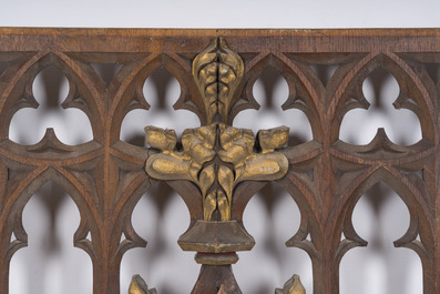 Collection vari&eacute;e de sculptures architecturales de style n&eacute;ogothique en bois partiellement dor&eacute; et polychrom&eacute;, Belgique, vers 1900
