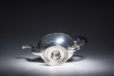 Belle th&eacute;i&egrave;re Empire en argent couronn&eacute;e d'un lion, poin&ccedil;on de ma&icirc;tre Jens Jensen, Copenhague, Danemark, dat&eacute; 1839