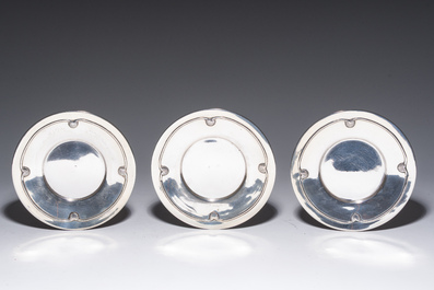 Six tasses en porcelaine de Limoges aux montures et soucoupes en argent et sucrier assorti, Delheid, 800/000, France et Belgique, 20&egrave;me si&egrave;cle