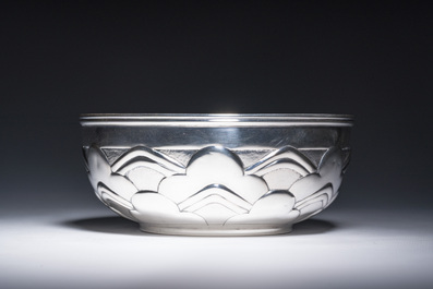 Bol Art Nouveau en argent &agrave; d&eacute;cor de nuages, poin&ccedil;on de ma&icirc;tre Carl M. Cohr (1860-1925), Copenhague, Danemark, dat&eacute; 1910