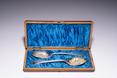 Collection vari&eacute;e d'objets de table en m&eacute;tal argent&eacute; et argent, origines diverses, 19&egrave;me/20&egrave;me si&egrave;cle