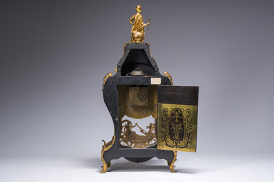 Importante pendule de style Louis XV sur console, France, 19&egrave;me si&egrave;cle