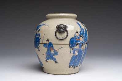 Vase en porcelaine de Chine polychrome dite 'de Nankin' &agrave; d&eacute;cor de sc&egrave;nes guerri&egrave;res, 19&egrave;me si&egrave;cle